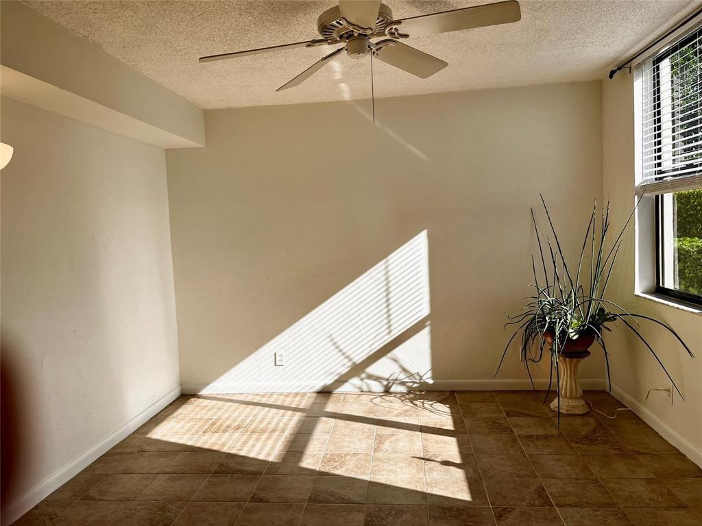 Lake Emerald - Residential