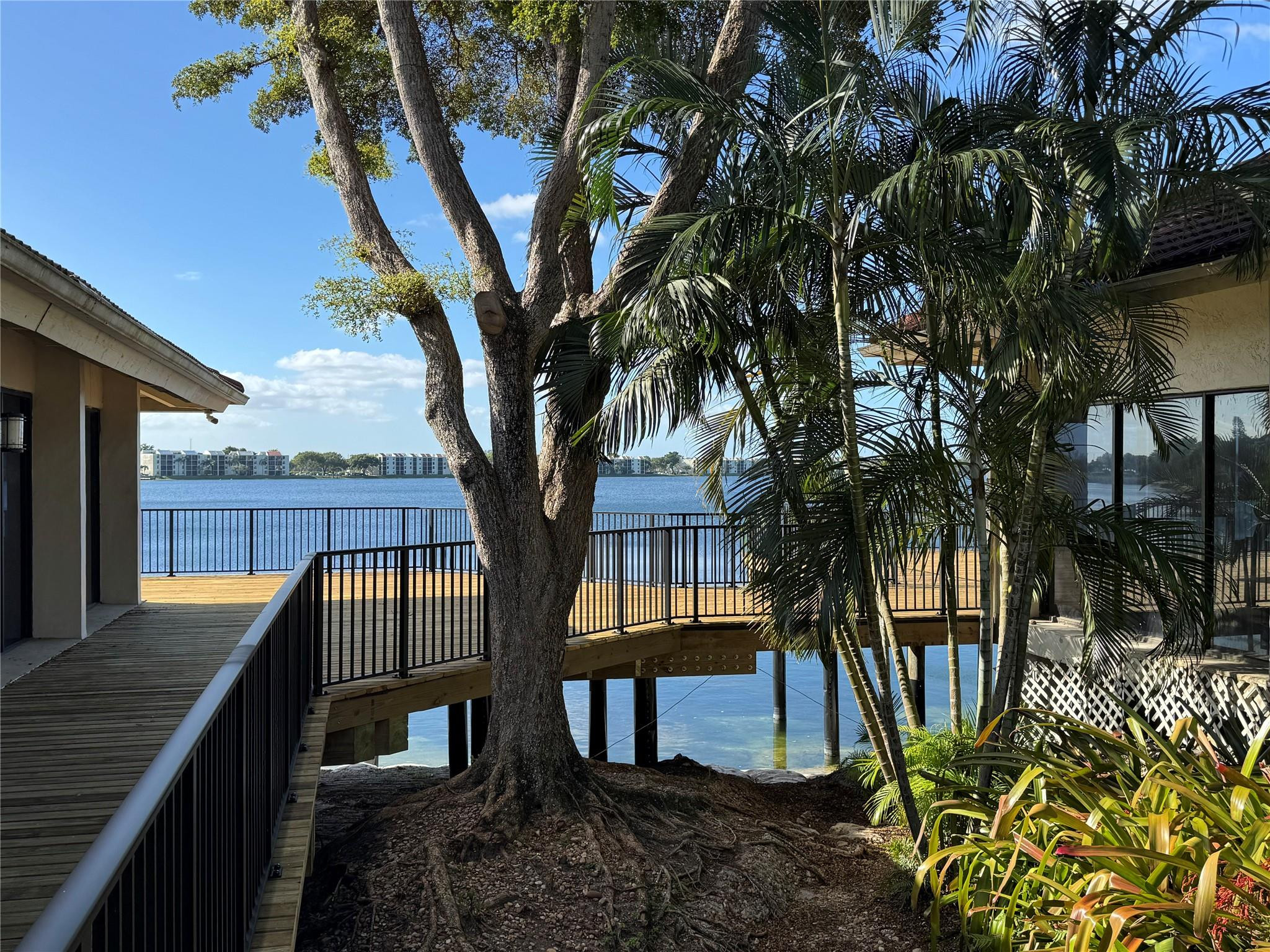 Lake Emerald - Residential