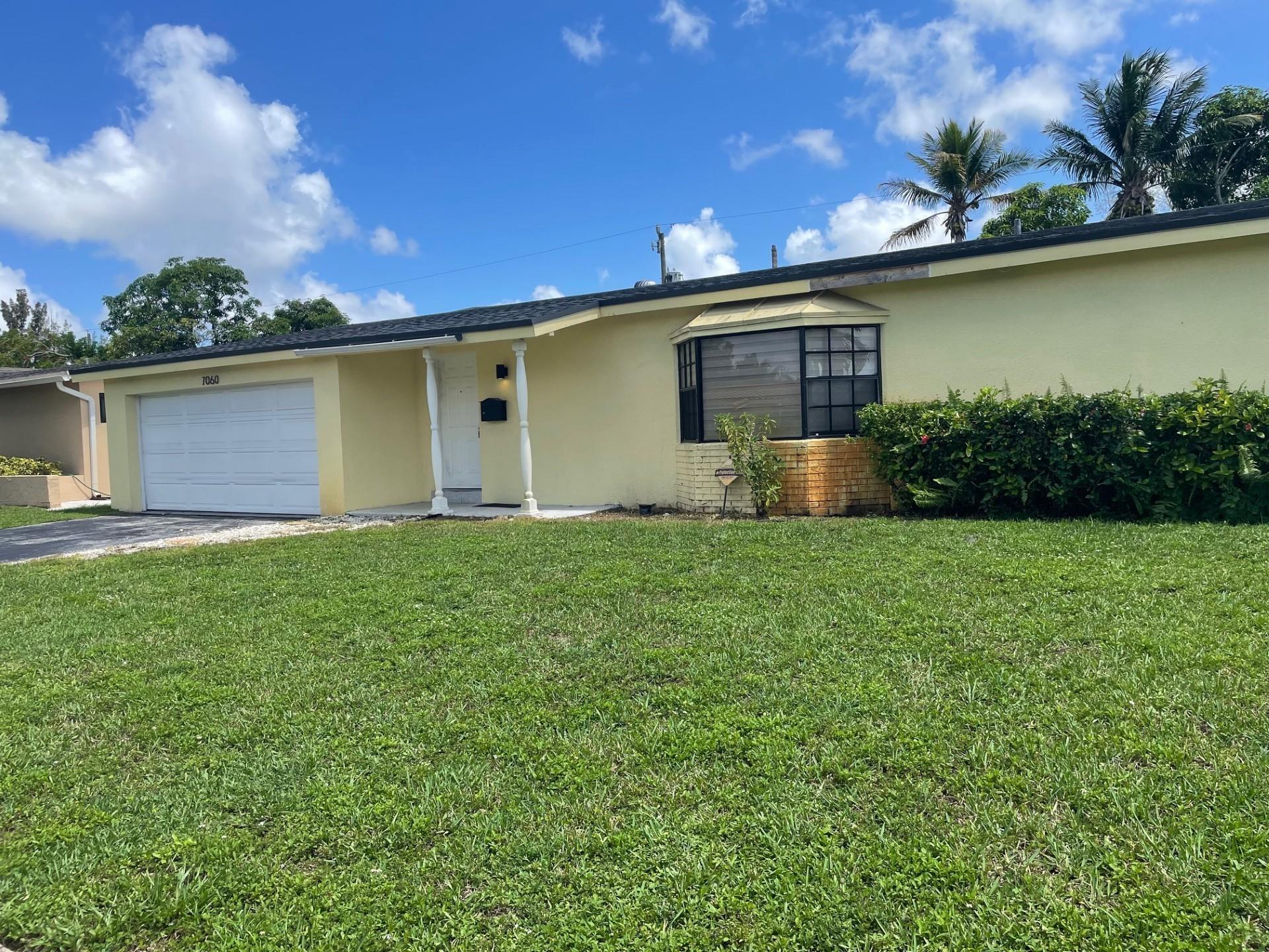 BEAUTIFULL SINGLE FAMILY HOME 4BED / 2 BATHROOMS AND 2 CAR GARAGE . TOTALLY REMODELING WHITE LUXURY KITCHEN WITH QUARZ COUNTER TOPS , NEW VANITIES IN UPDATE BATHROOMS , NEW FRESH PAINT WITH VINYL FLOORING THROUGHT THE HOUSE , BLINDS AND BRITHT LIGHTS , DIRECT VIEW TO THE POOL COVERING THE WHOLE BACK YARD , READY TO MOVE IN NO HOA DONT ... MISS IT !