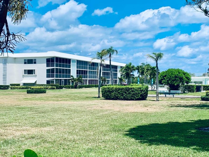 Newly renovated 2 bed, 2 bath condo in the heart of Tequesta, FL! This top-floor gem in a 3-story building offers stunning views of the Intracoastal Waterway. Enjoy modern finishes, an open-concept layout, and serene waterfront living. With spacious bedrooms, updated baths, and a private balcony to take in the views. Prime location near dining, shopping, and beaches—come make it your dream home!