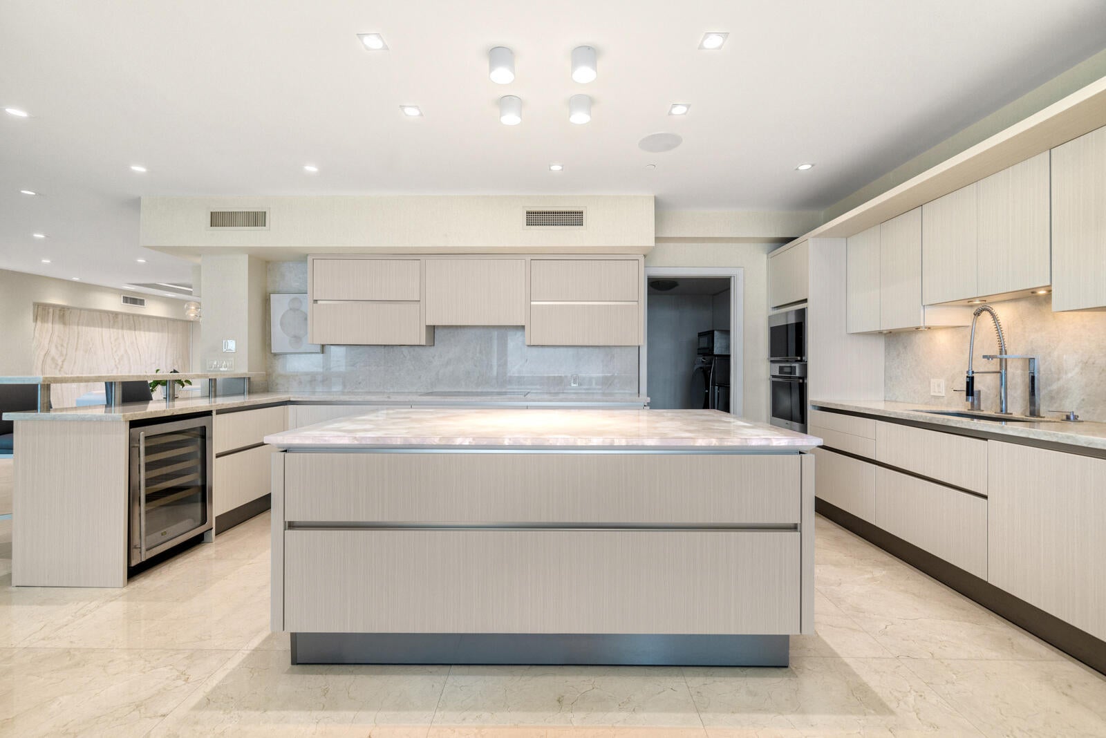 View photos, virtual tours, details... 101 S Fort Lauderdale Beach Boulevard #2703