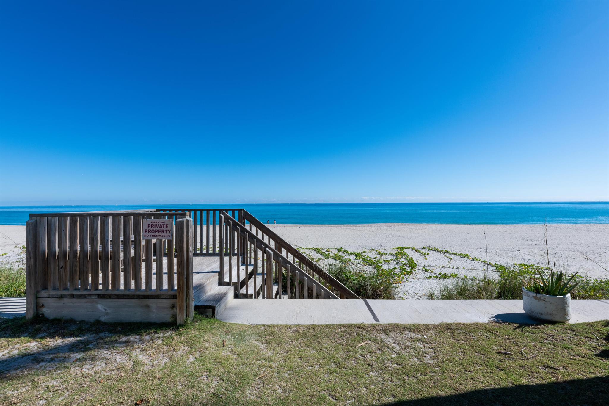 TRES VIDAS OF PALM BEACH - Residential Lease