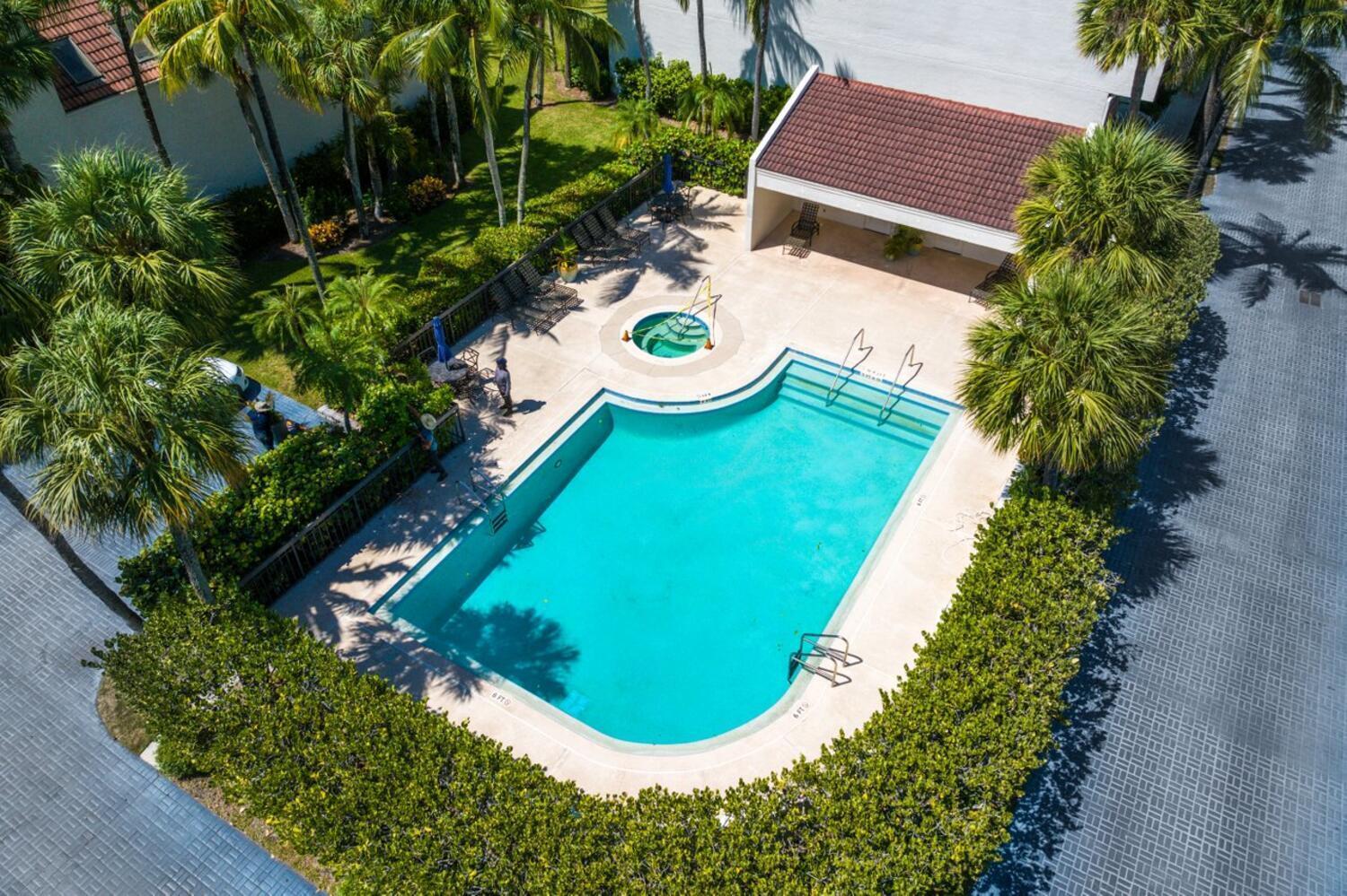 TRES VIDAS OF PALM BEACH - Residential Lease