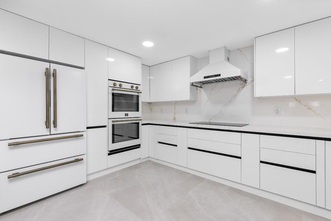 DEL MAR VILLAGE - Residential