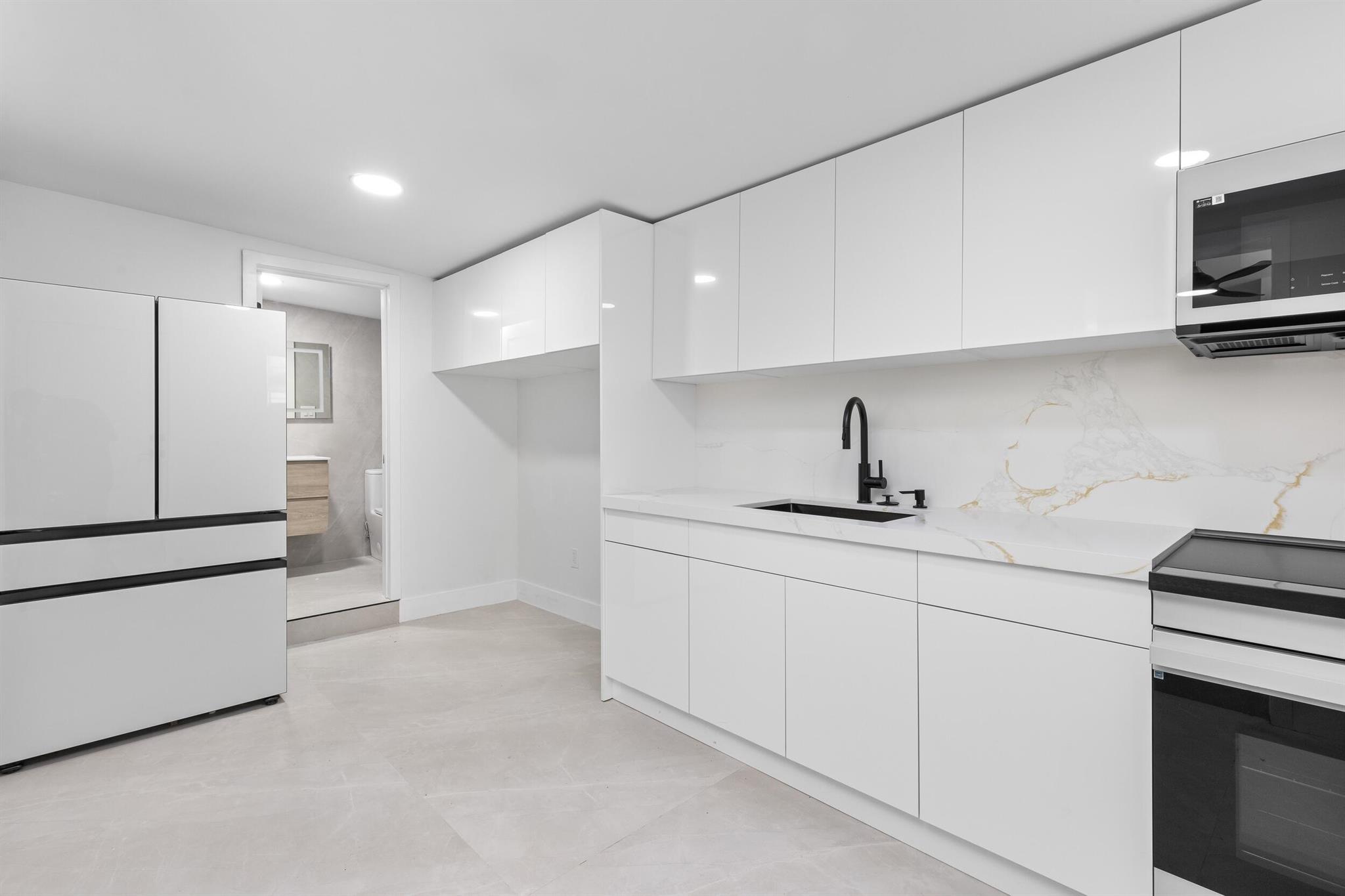 DEL MAR VILLAGE - Residential