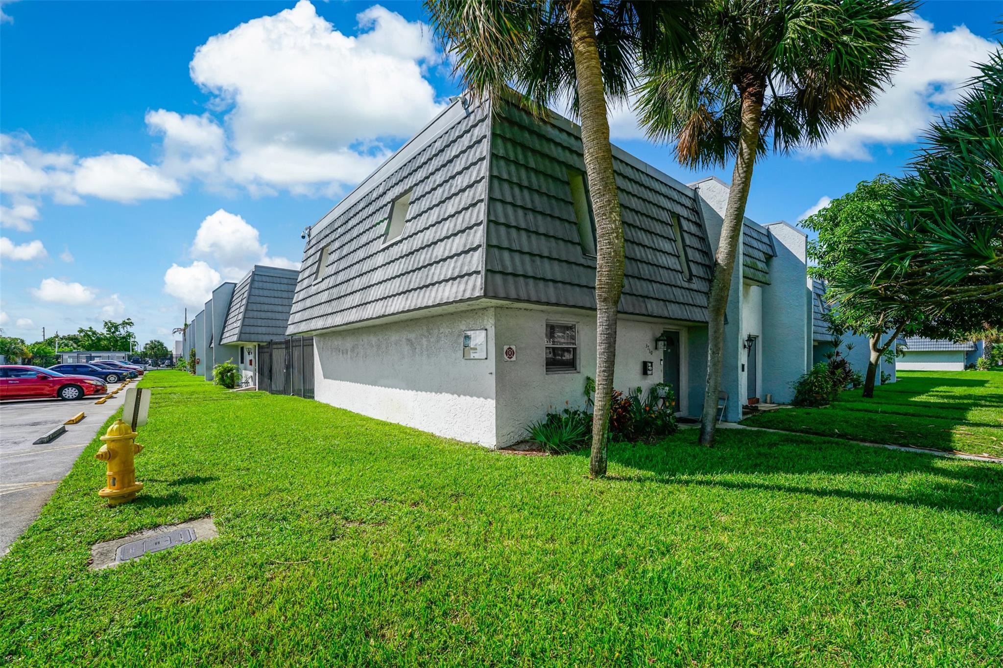 View photos, virtual tours, details... 3730 NW 21st St 306