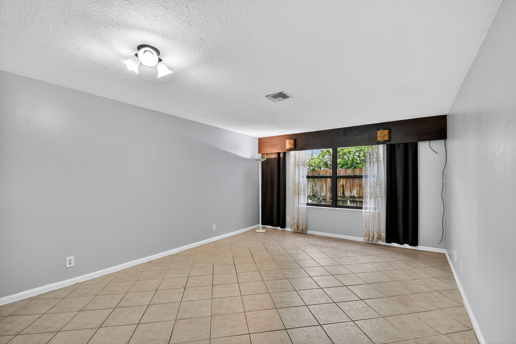 MANGO VILLAS TOWNHOUSE - Residential