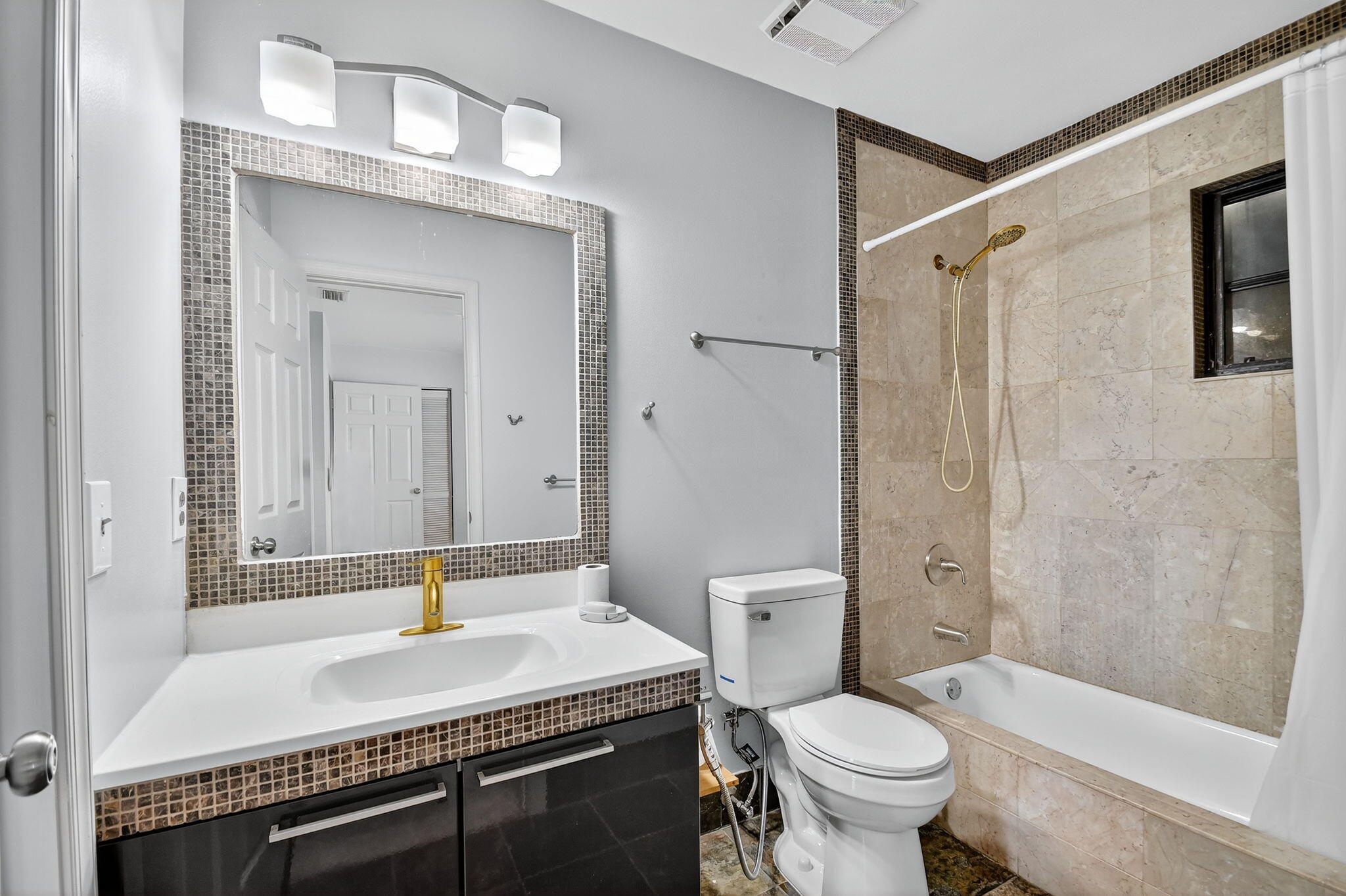 MANGO VILLAS TOWNHOUSE - Residential