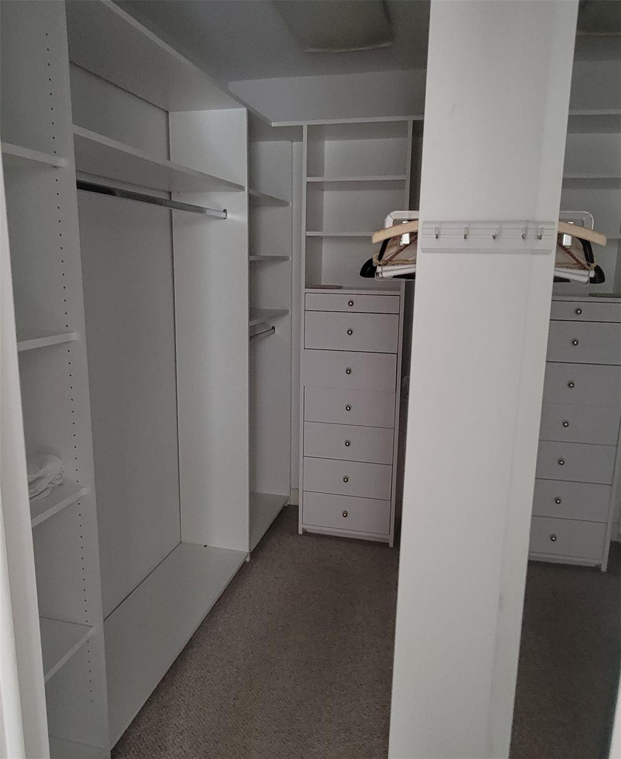 SEVENTH MOORINGS - Residential