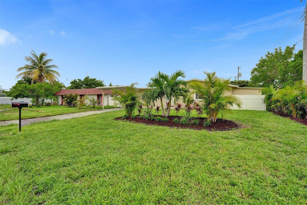 Photo of 1711 NE 2ND Terrace, Pompano Beach, FL 33060 (MLS # B26092425)