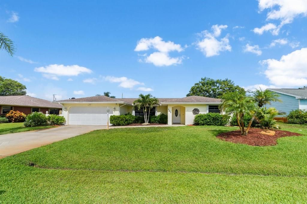 Photo of 2466 SE Alden St St, Port Saint Lucie, FL 34984 (MLS # F10344782)