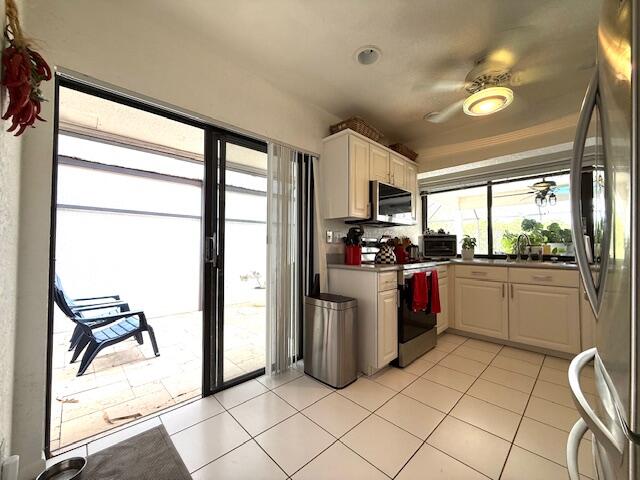 HOLLOWS OF DEER CREEK CONDO - Residential