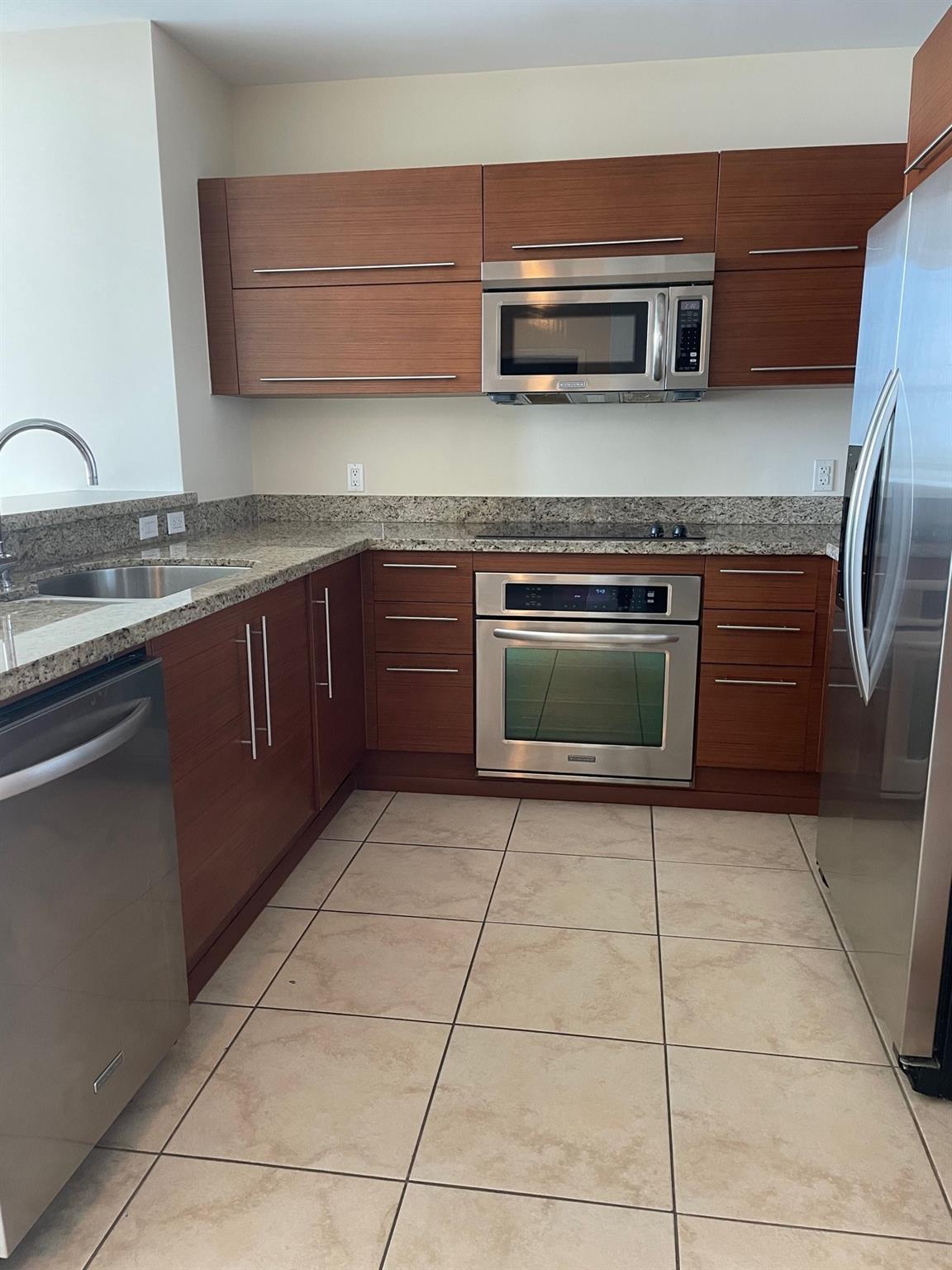 2641 N Flamingo Rd N2706