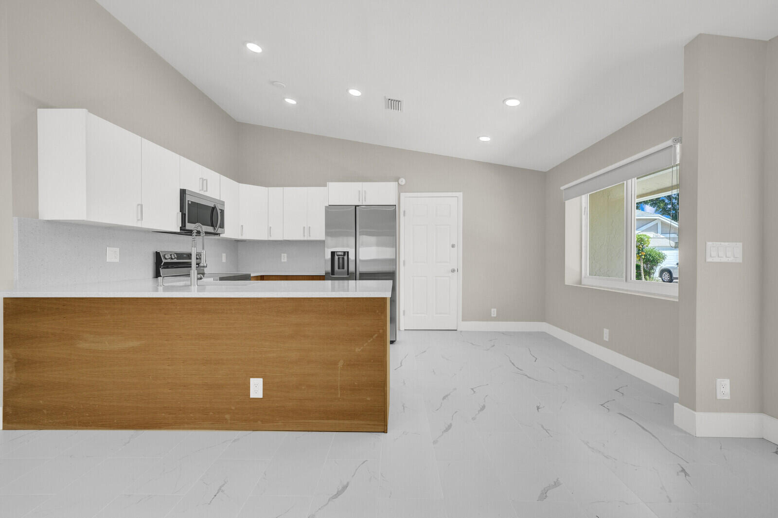 23392 E Country Club Dr Drive E