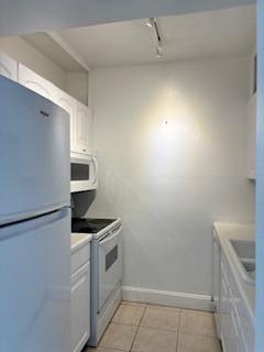 PALM BEACH WHITEHOUSE - Residential Lease