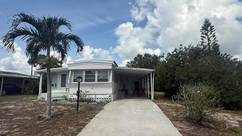 7690 SE Eagle Avenue Hobe Sound FL 33455