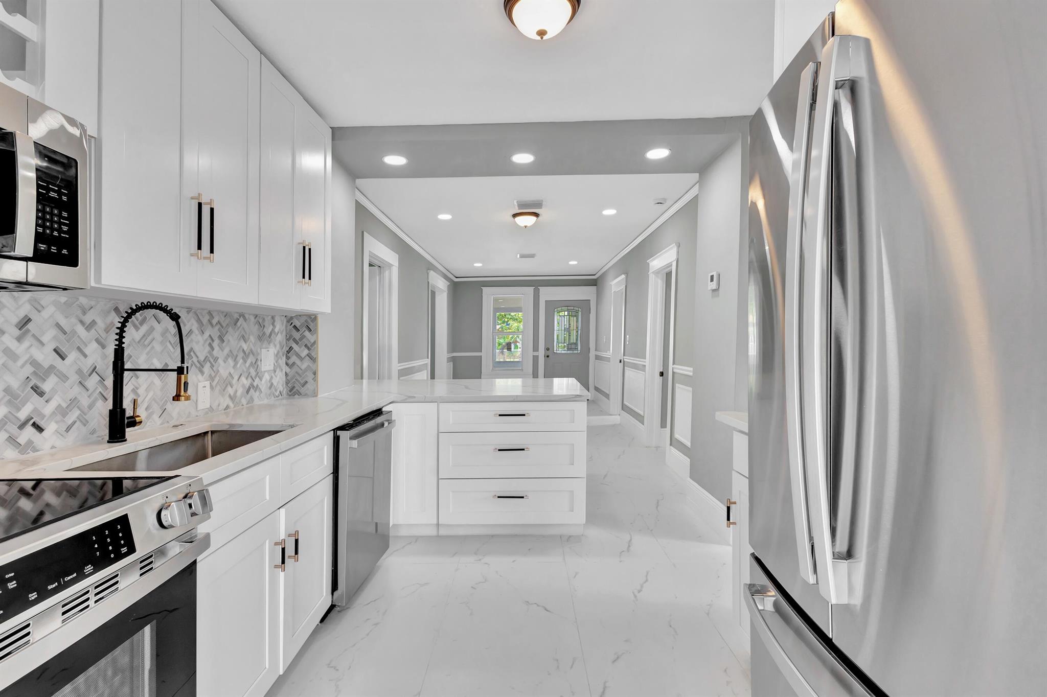 448 Roseland Drive