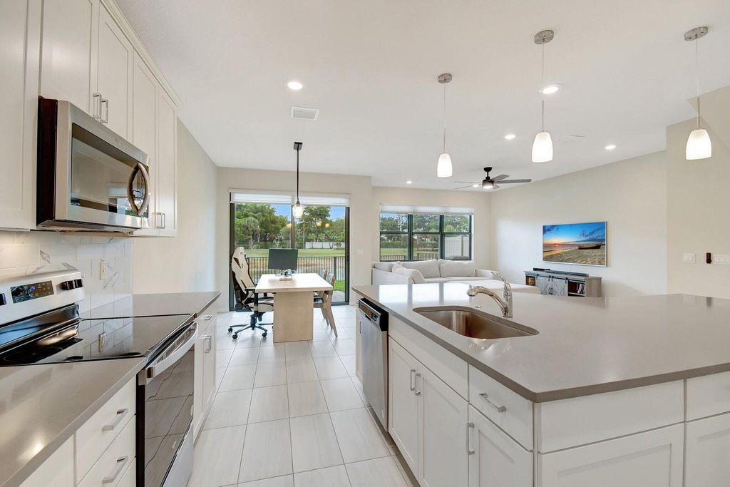 Photo of 2138 S Appleton Cir Circle S, Oakland Park, FL 33309 (MLS # B26005611)