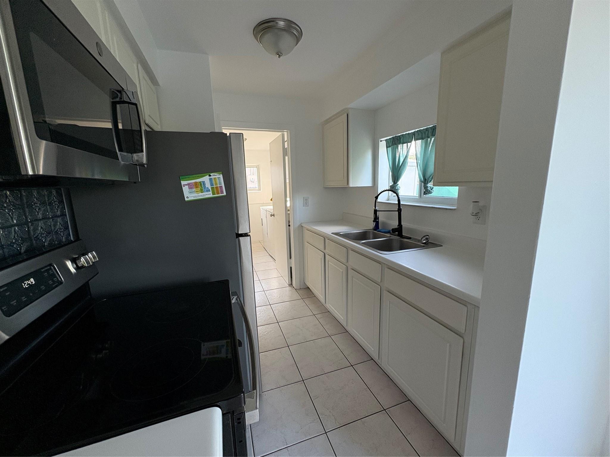 SUMMERTIME ISLES - Residential Lease