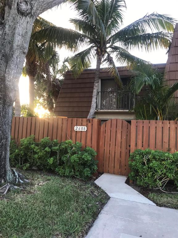 Well maintained townhome in the desirable Bluffs community. Live close to the beach, shopping and dining. Enjoy the large patio that is beautifully landscaped and all the community amenities.
