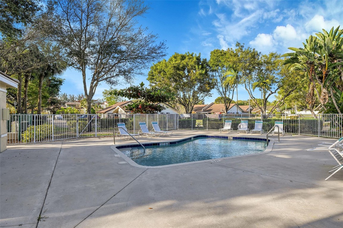 Inverrary Village 94-16 B - Residential