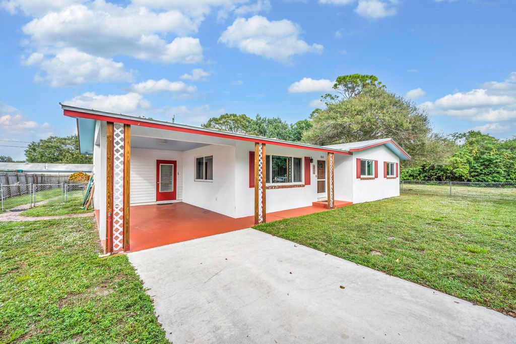 Photo of 908 Skylark Drive, Fort Pierce, FL 34982 (MLS # R10941608)