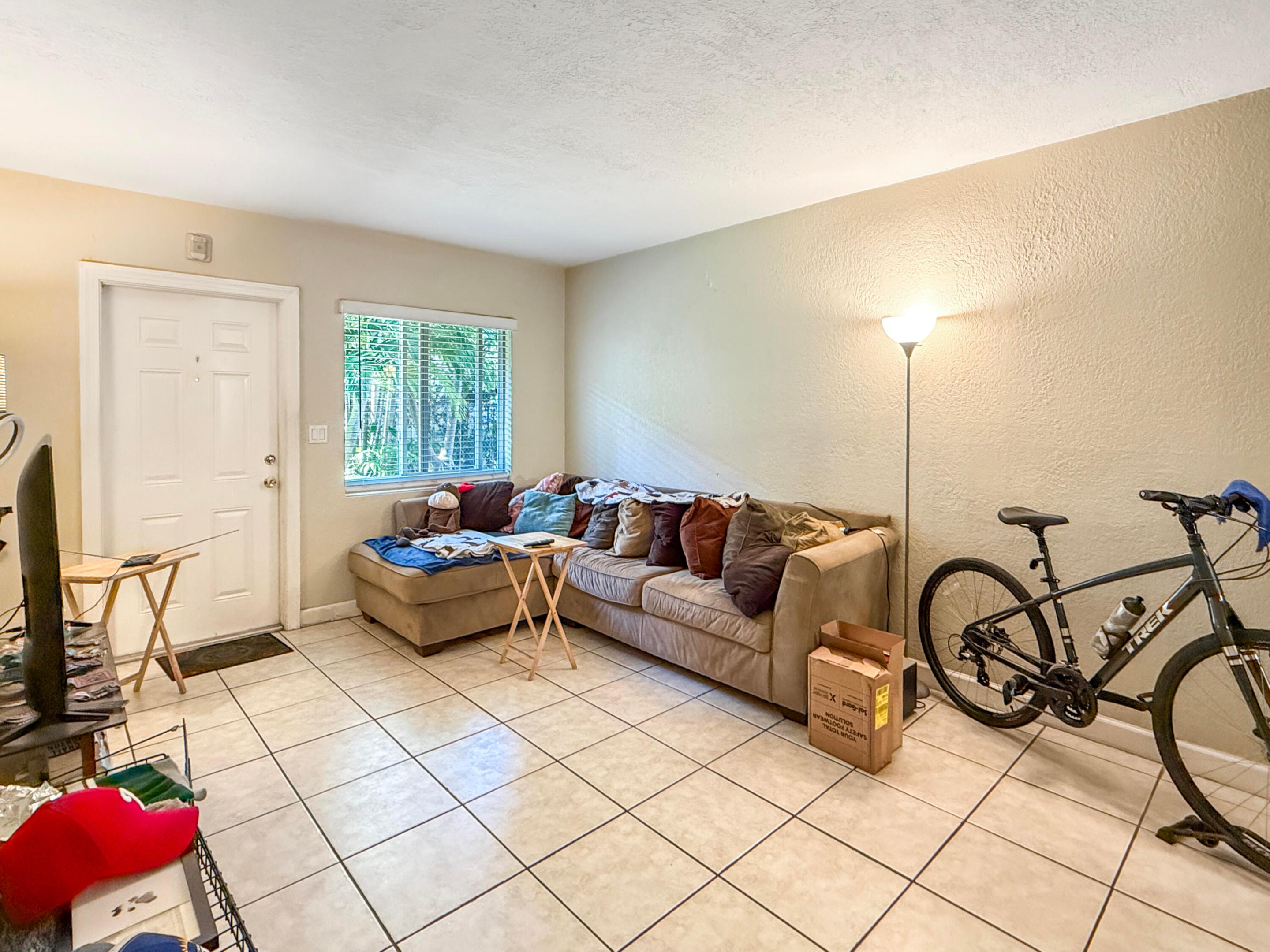 2643 NE 8th Avenue #5