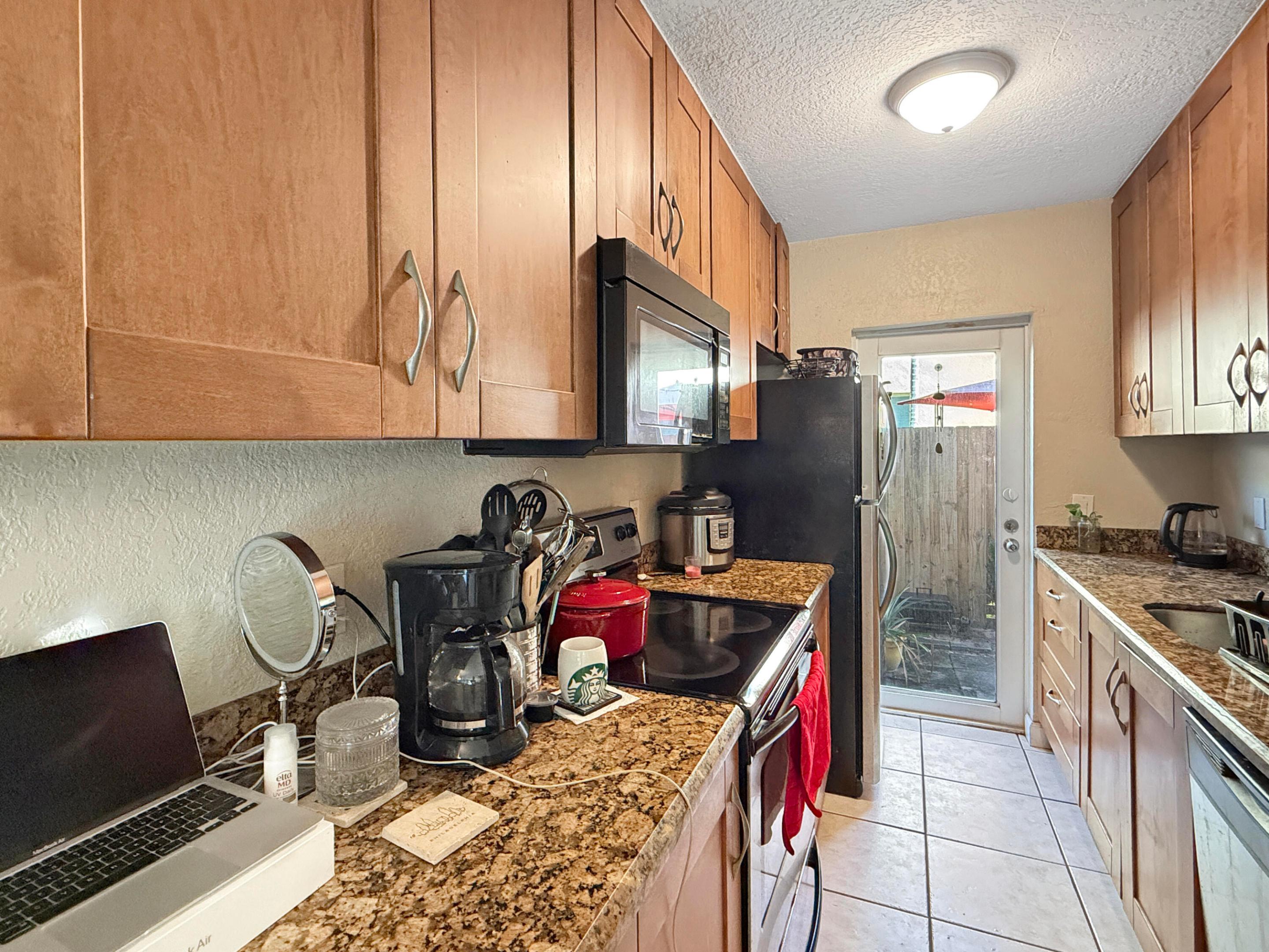 2643 NE 8th Avenue #5