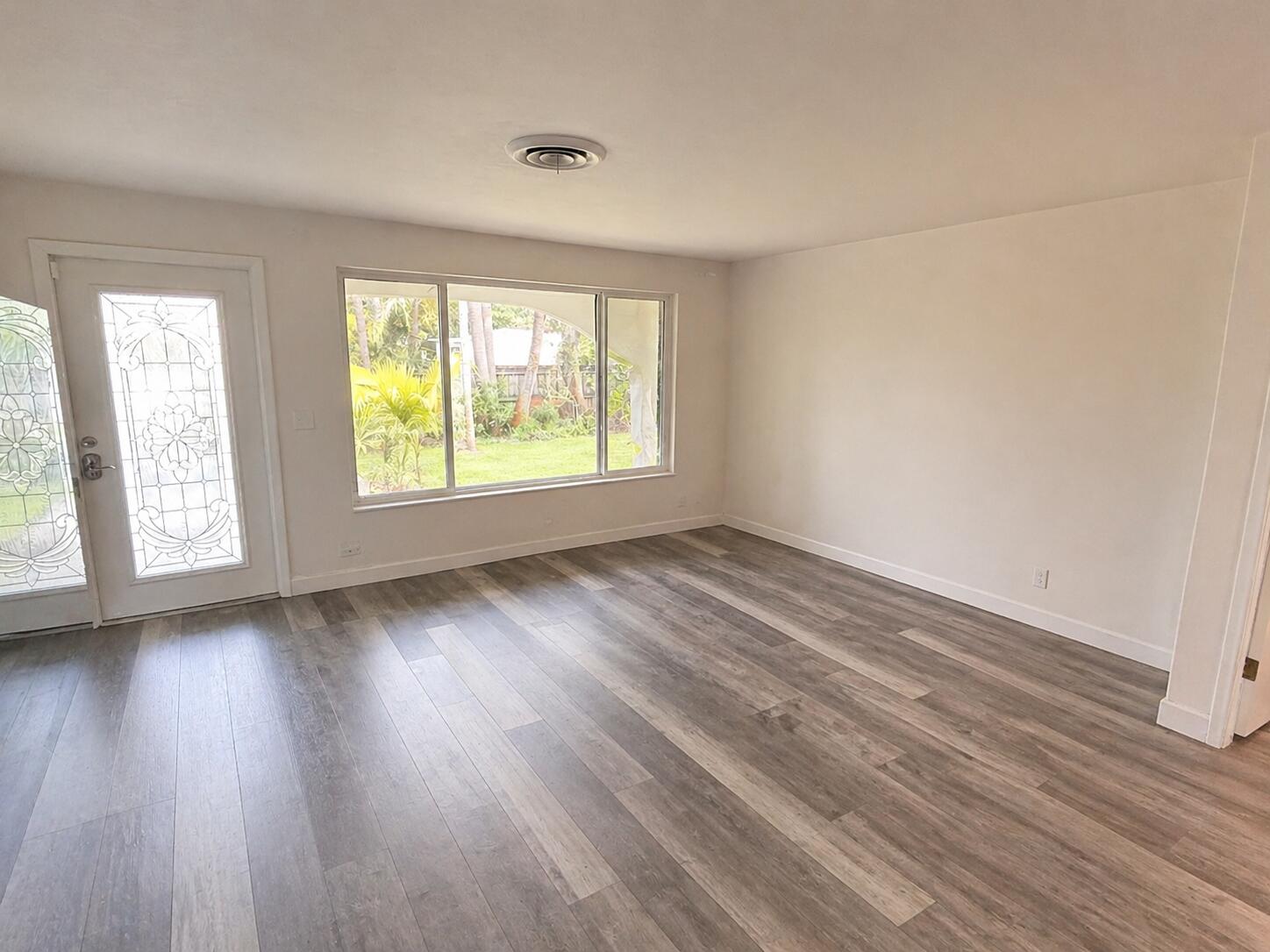 LLOYD ESTATES - Residential Lease