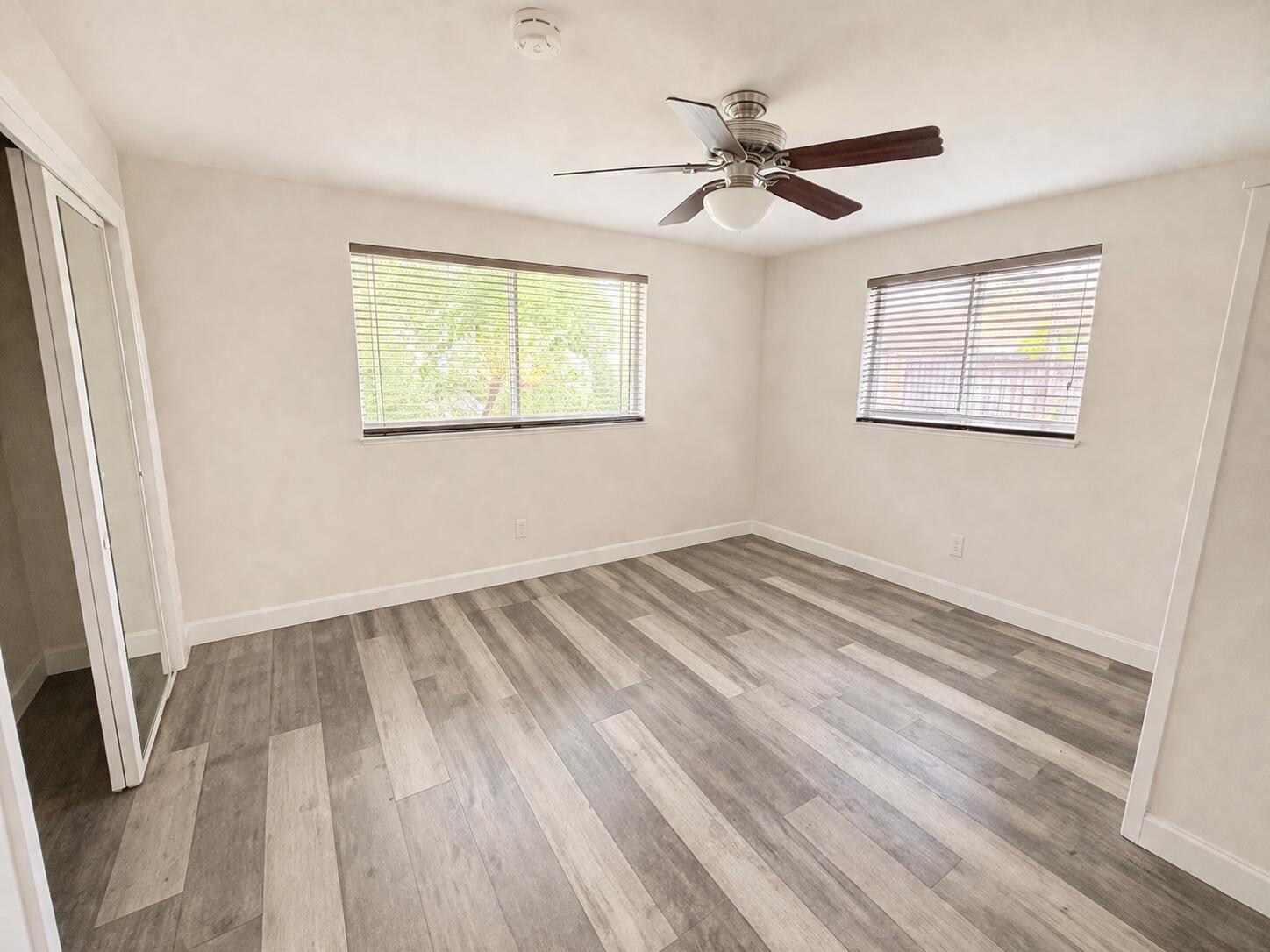 LLOYD ESTATES - Residential Lease