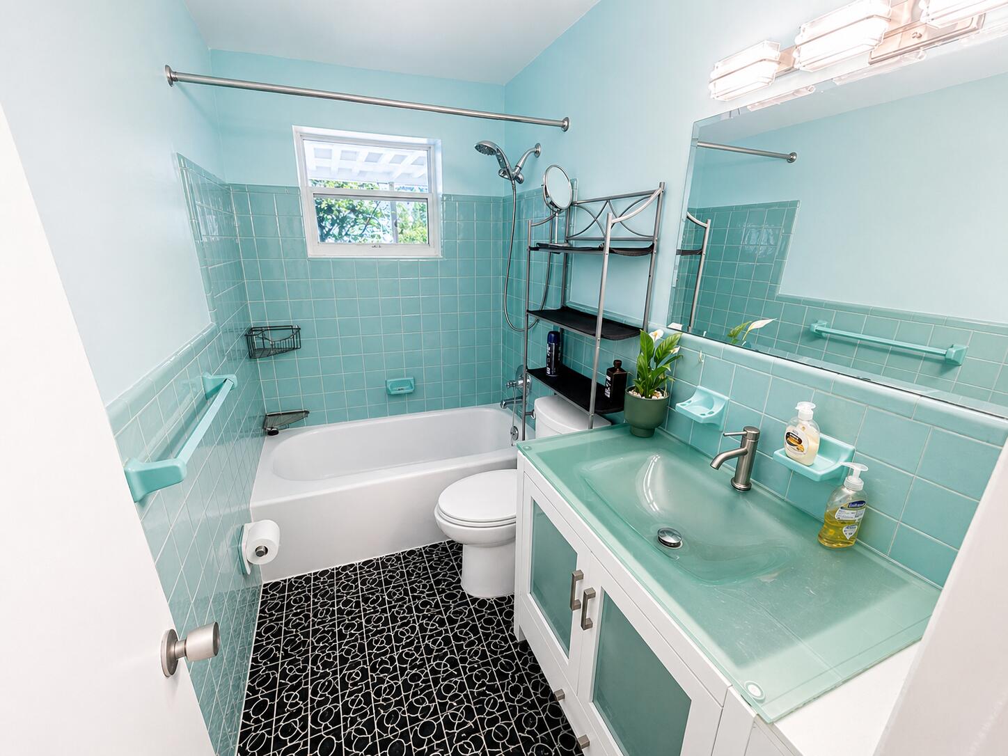 LLOYD ESTATES - Residential Lease