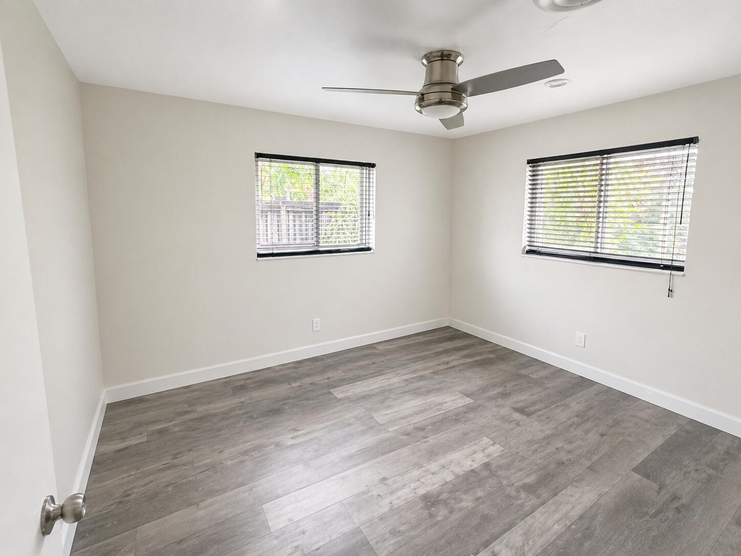 LLOYD ESTATES - Residential Lease