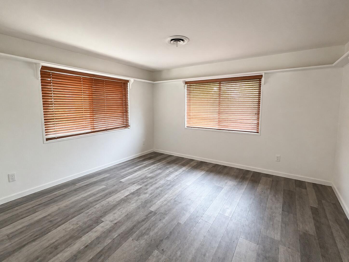 LLOYD ESTATES - Residential Lease