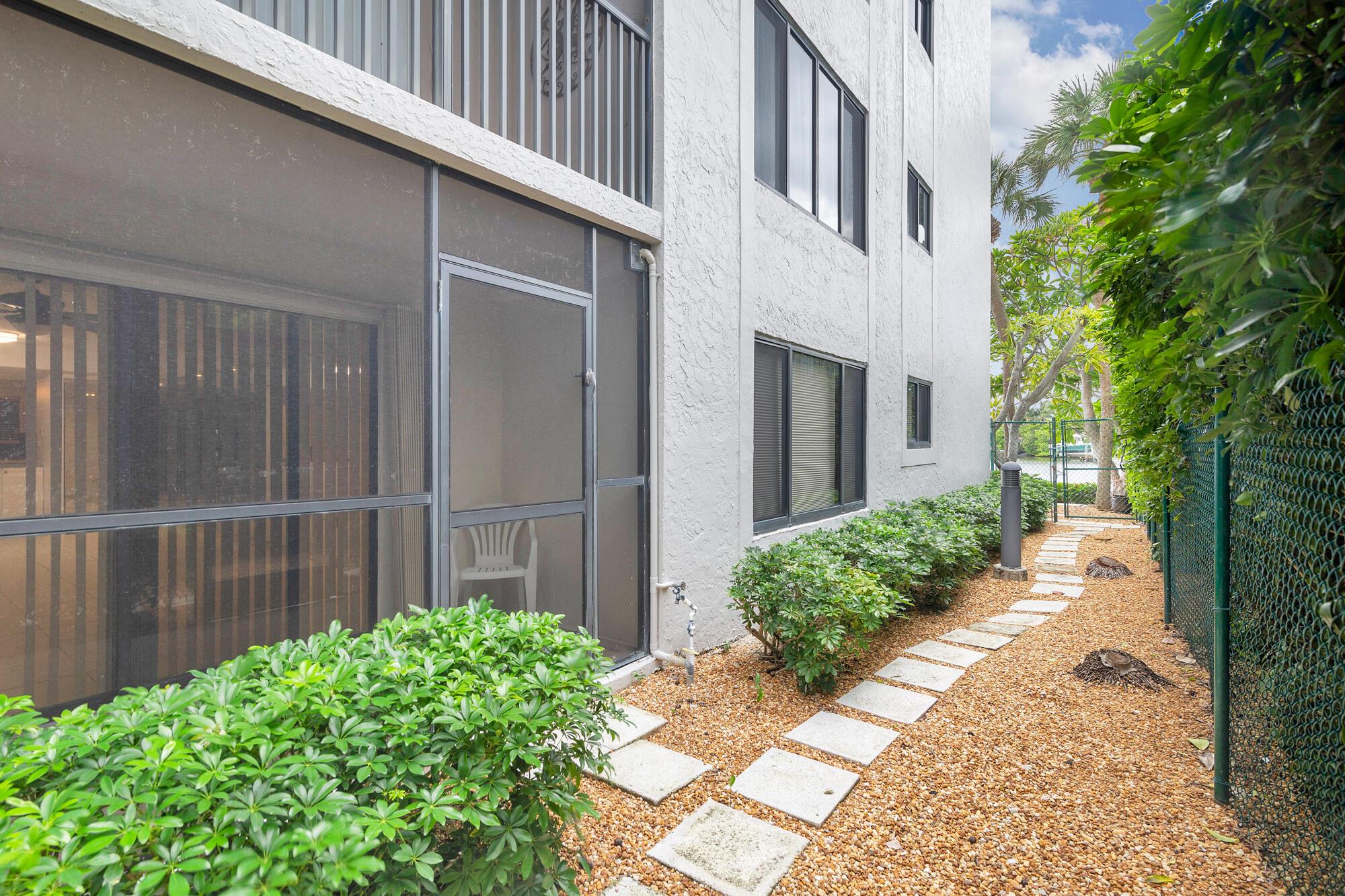 LAKEWOOD AT PALM BEACH CO - Residential Lease