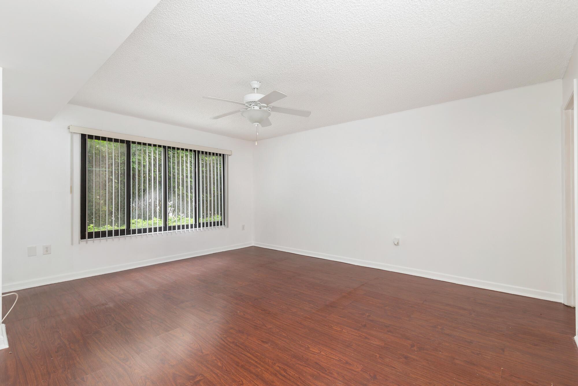 LAKEWOOD AT PALM BEACH CO - Residential Lease