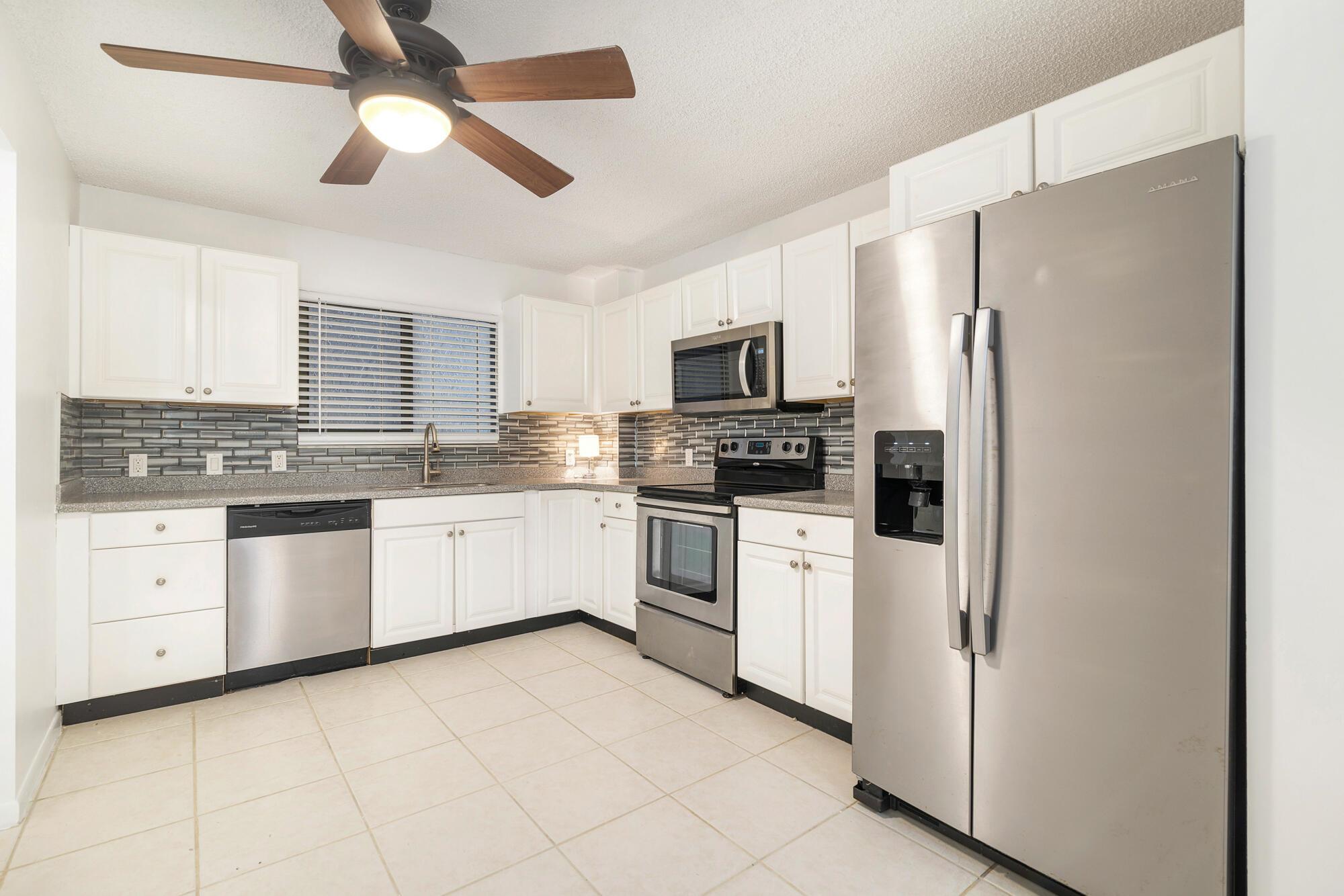 LAKEWOOD AT PALM BEACH CO - Residential Lease