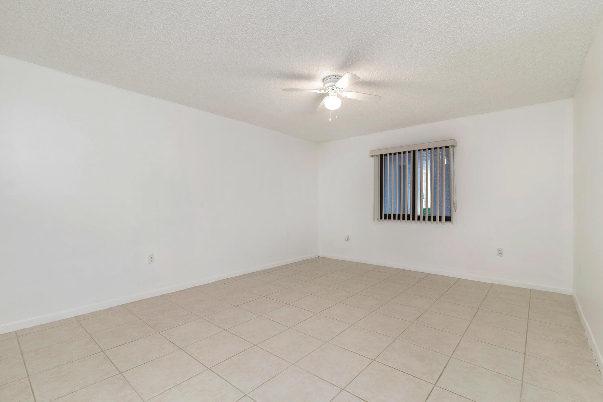 LAKEWOOD AT PALM BEACH CO - Residential Lease