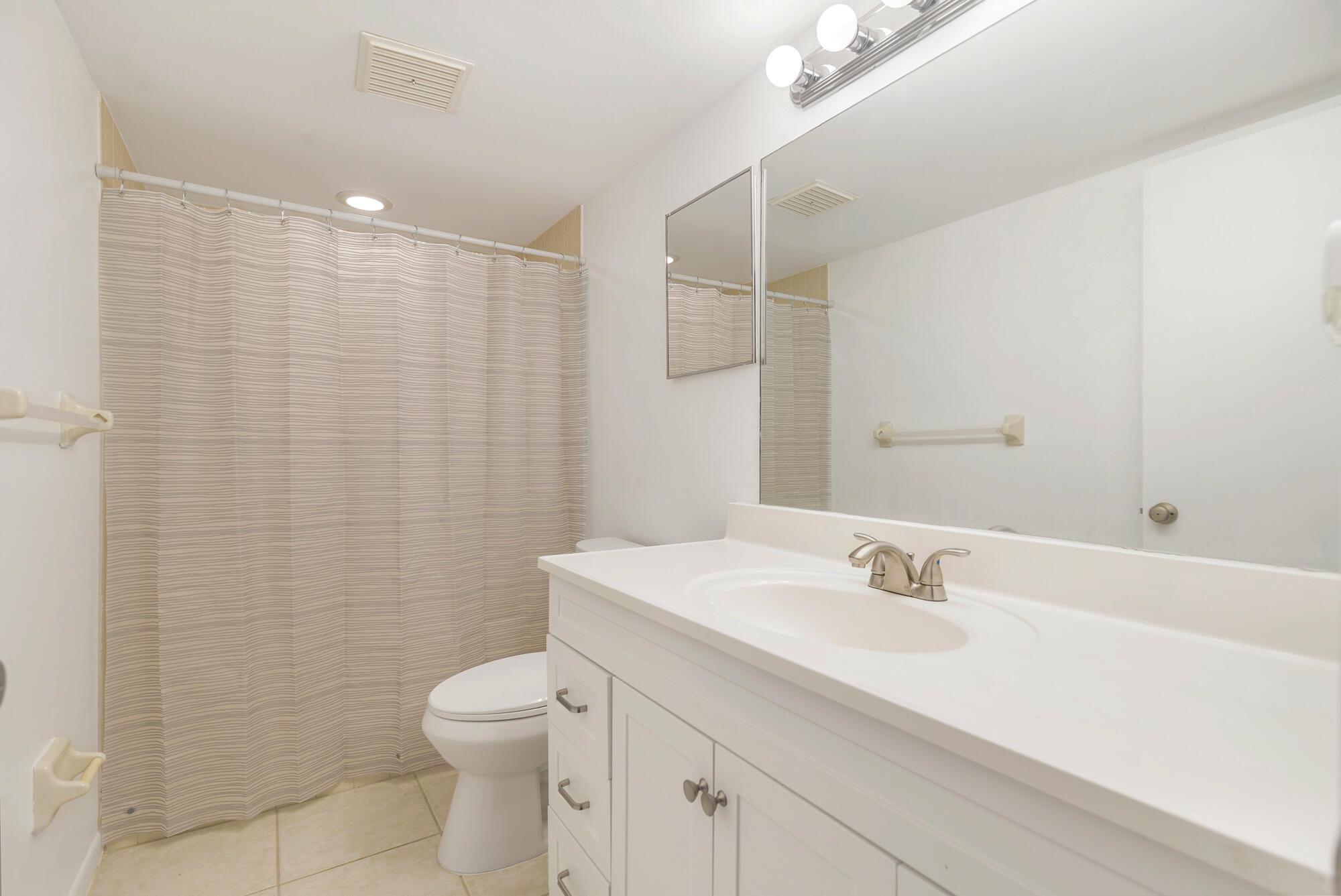 LAKEWOOD AT PALM BEACH CO - Residential Lease