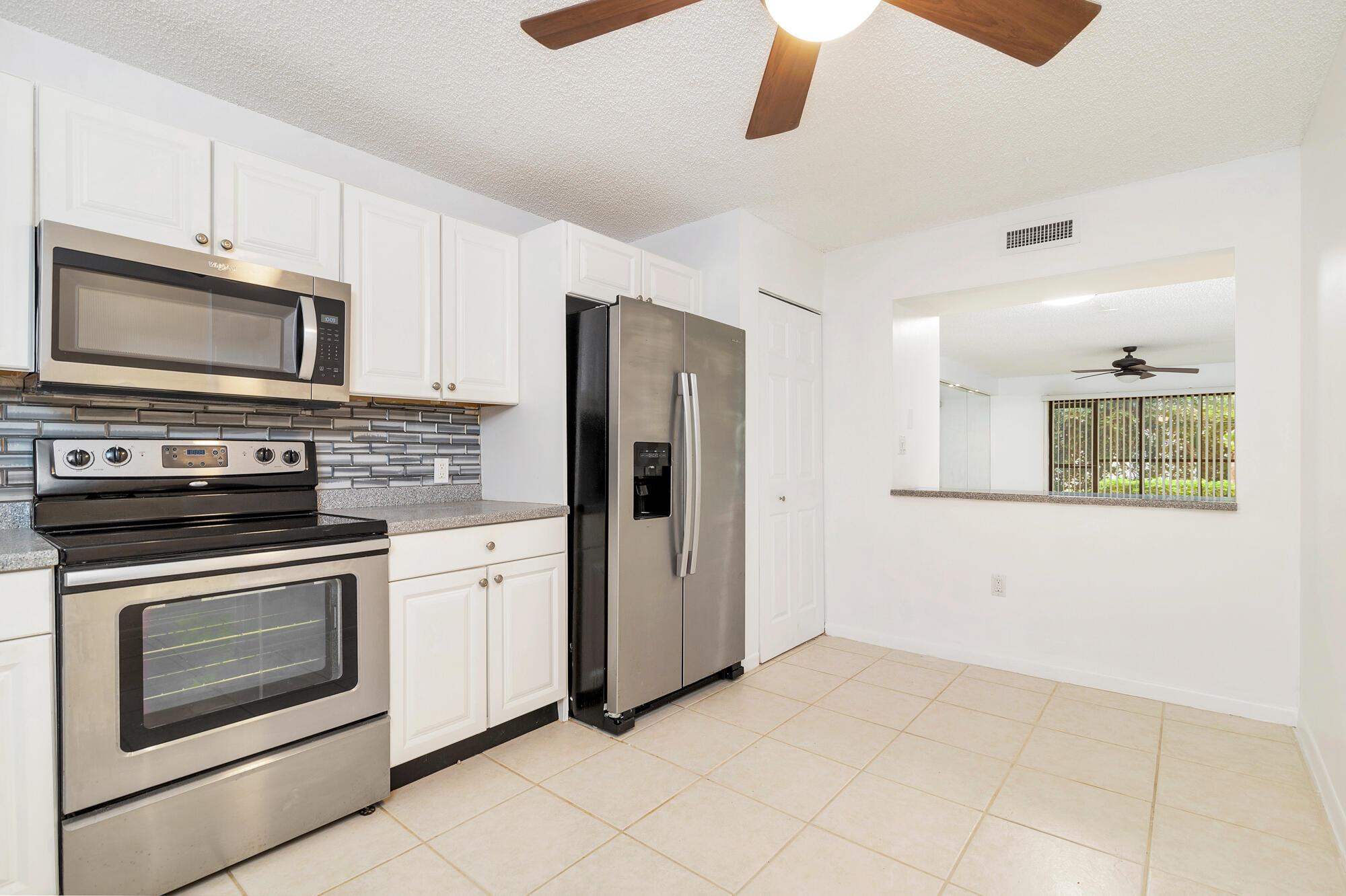 LAKEWOOD AT PALM BEACH CO - Residential Lease