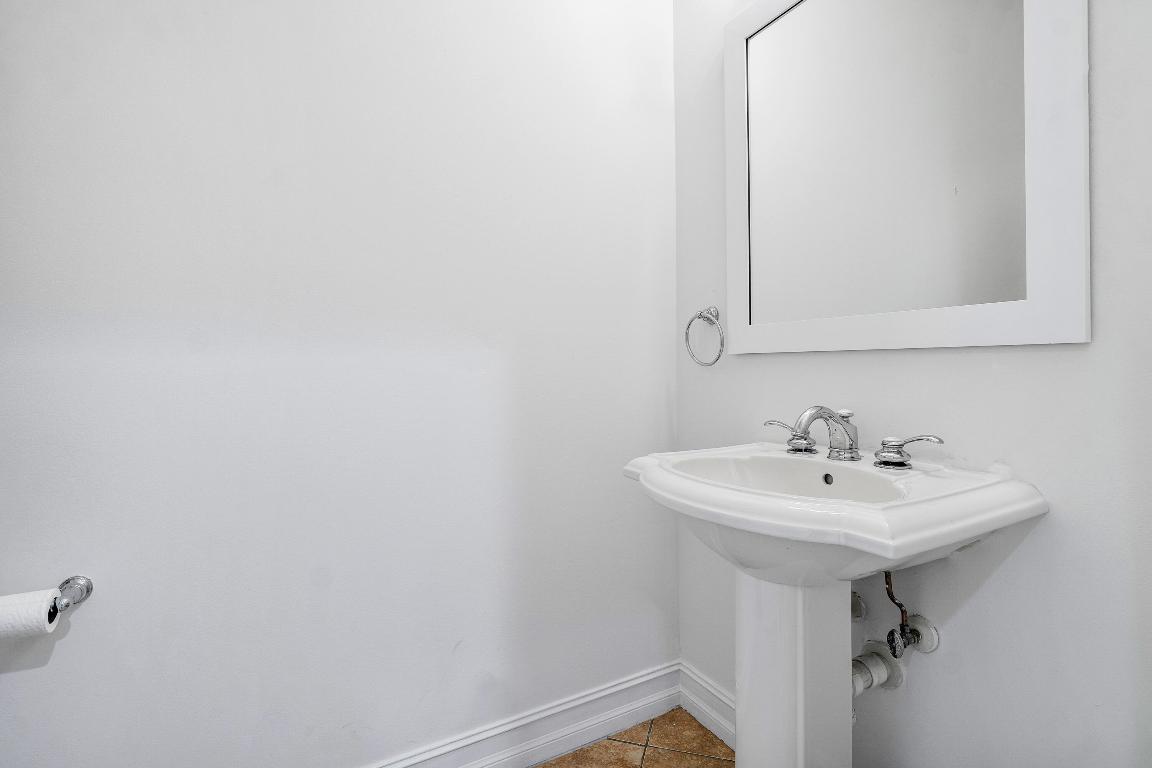 ESTUARY - Residential Lease