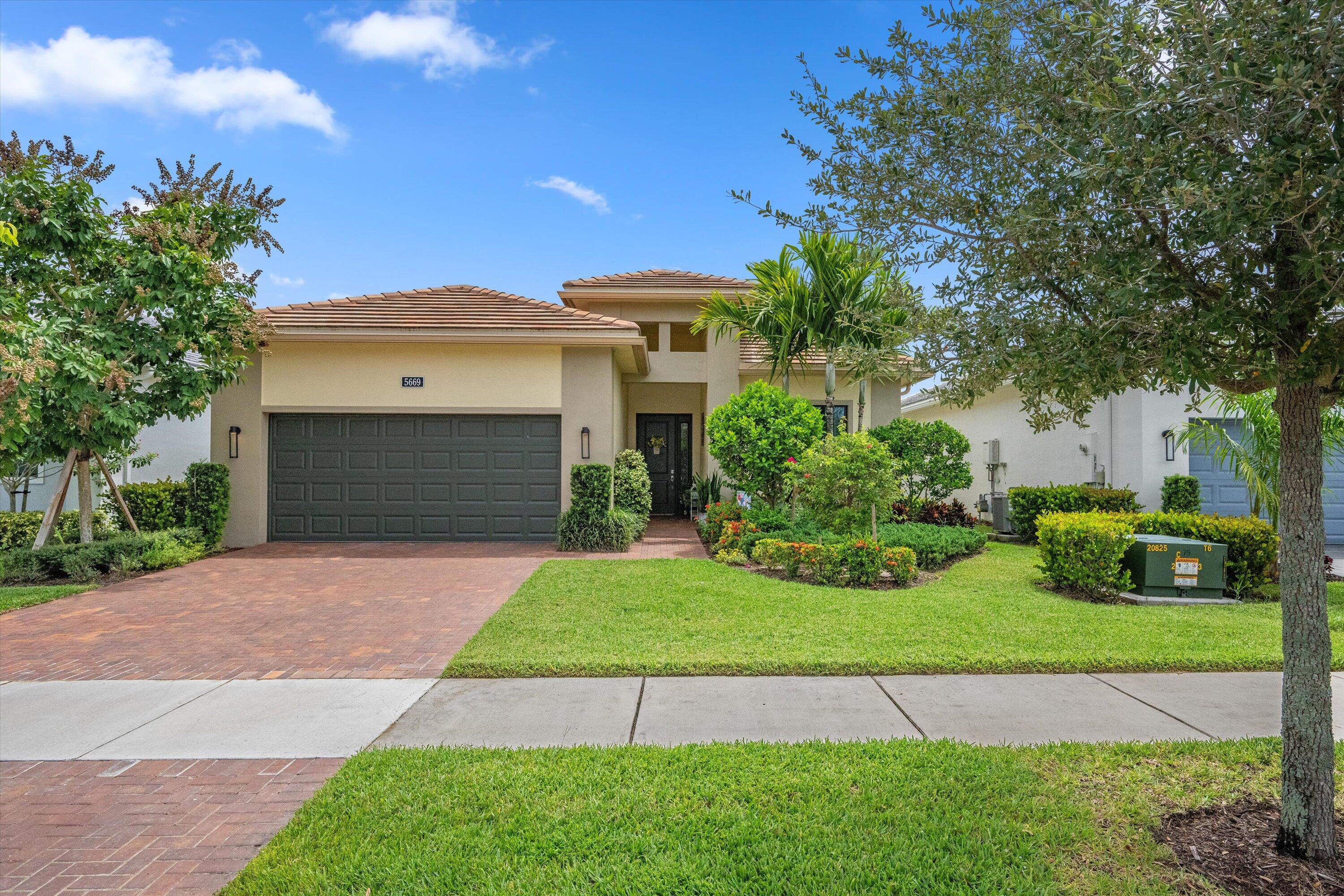 5669 Saint Armands Way