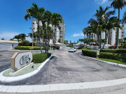 A home in Hutchinson Island