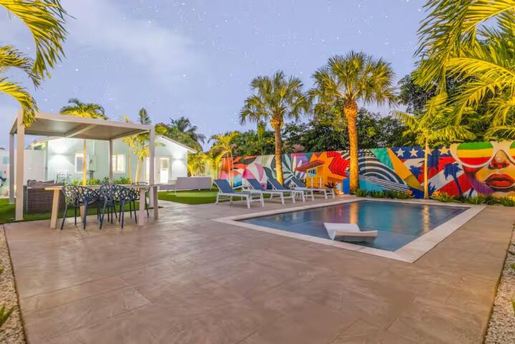 Photo of 322 NW 4th Avenue, Delray Beach, FL 33444 (MLS # R11097043)