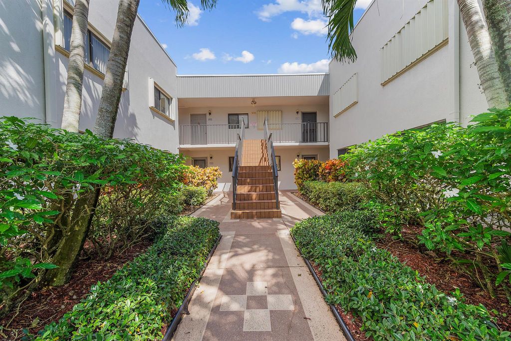 Photo of 15450 Pembridge Avenue #187, Delray Beach, FL 33484 (MLS # R11134102)
