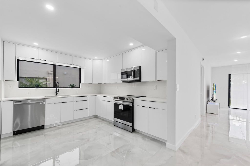 Photo of 15450 Pembridge Avenue #187, Delray Beach, FL 33484 (MLS # R11134102)