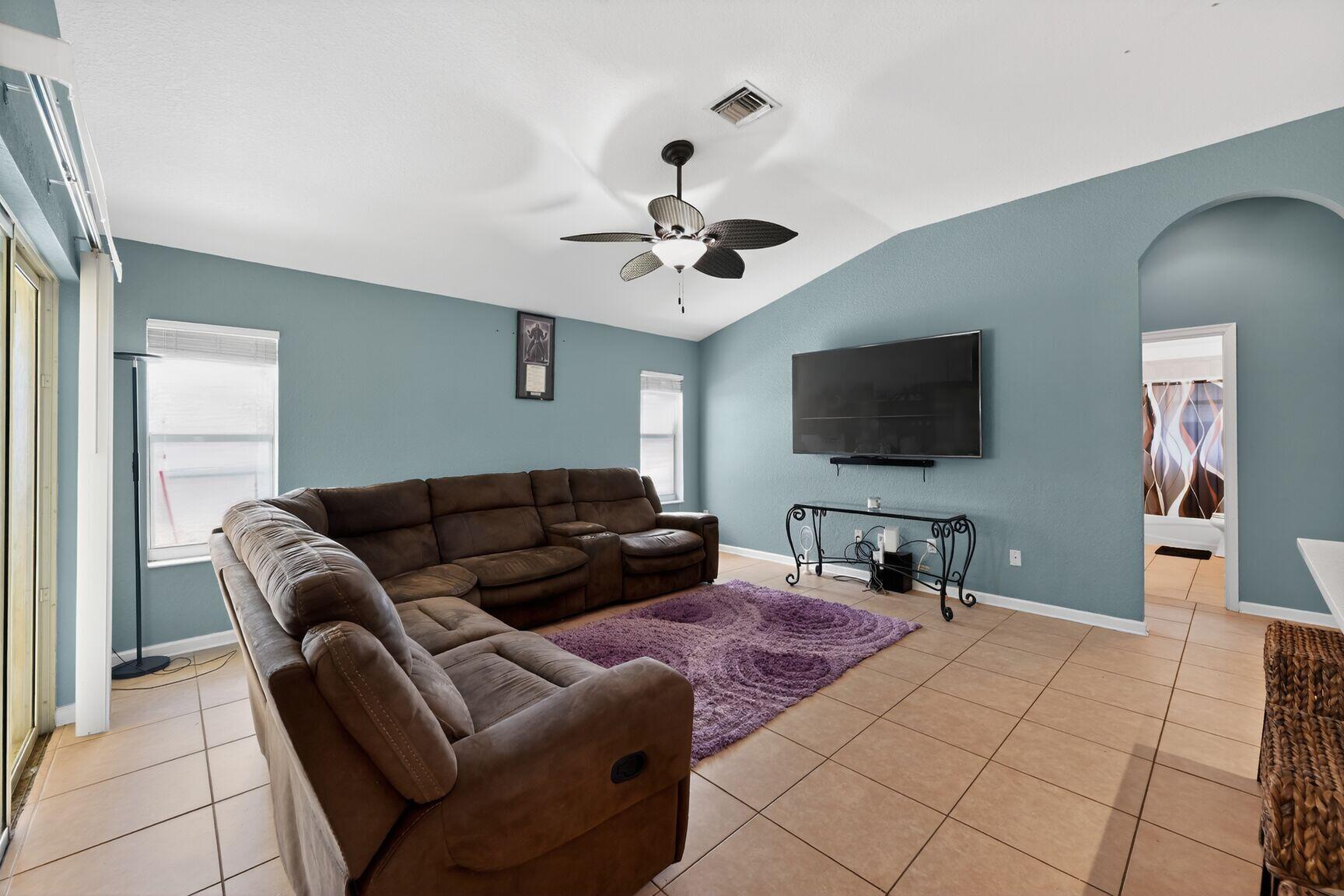 PORT ST LUCIE SECTION 46 1ST REPLAT - Residential