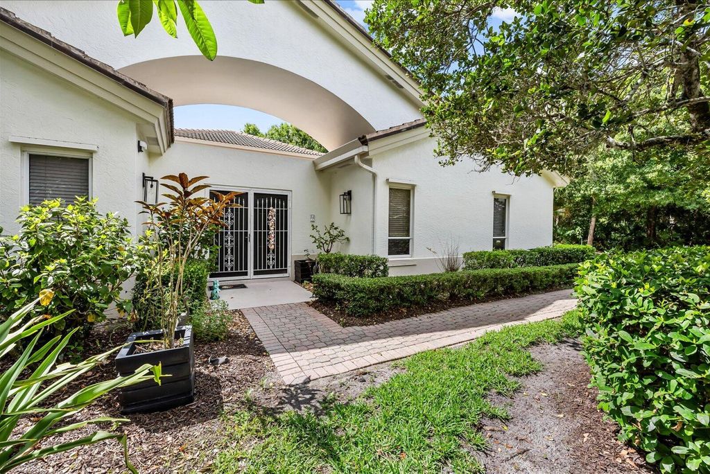 Photo of 1515 NW Sawgrass Way, Palm City, FL 34990 (MLS # B26029102)