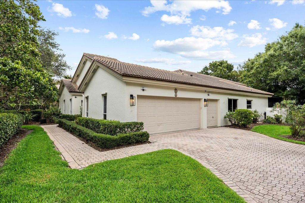 Photo of 1515 NW Sawgrass Way, Palm City, FL 34990 (MLS # B26029102)
