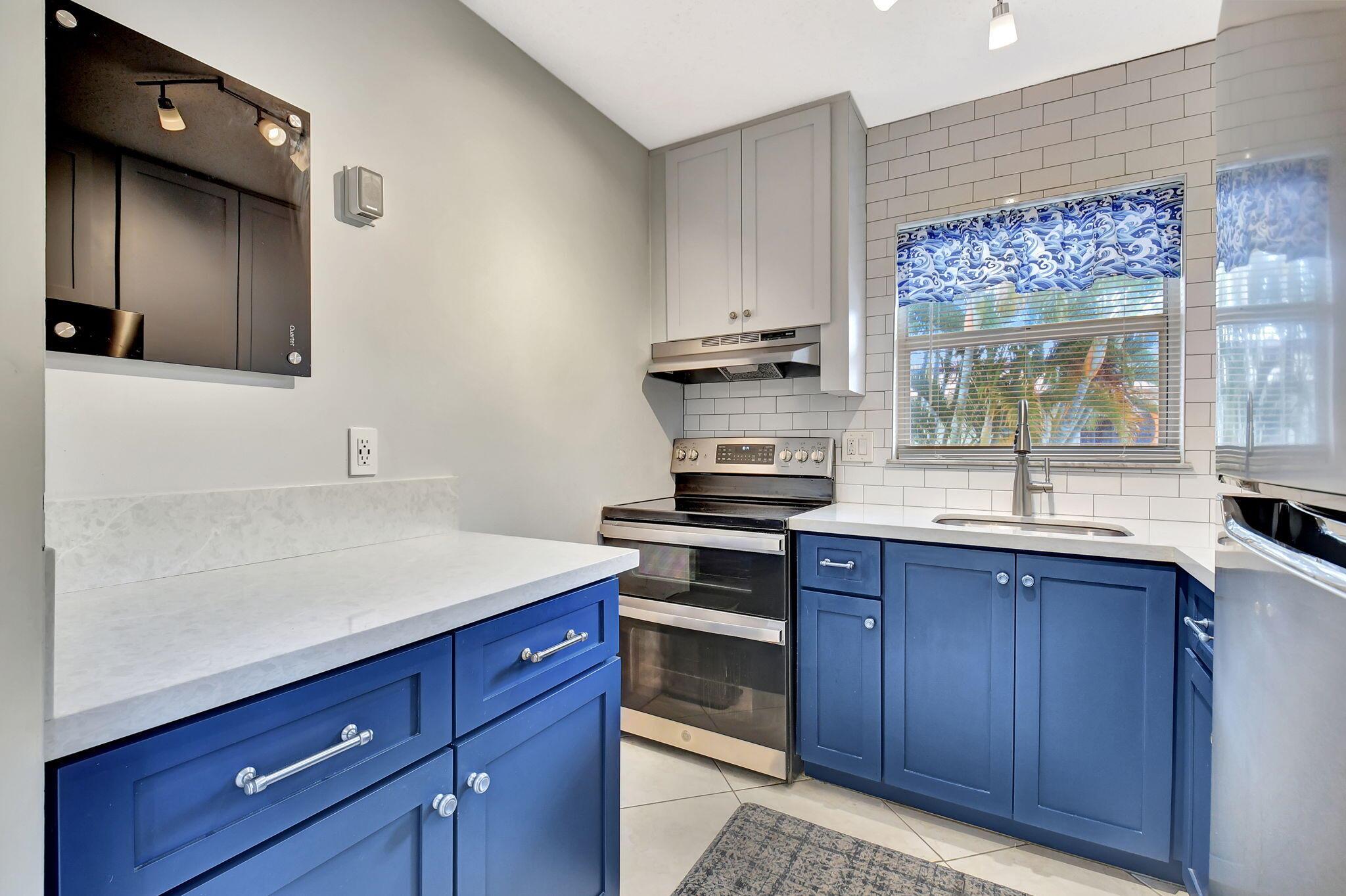 SNUG HARBOR GARDENS CONDO - Residential