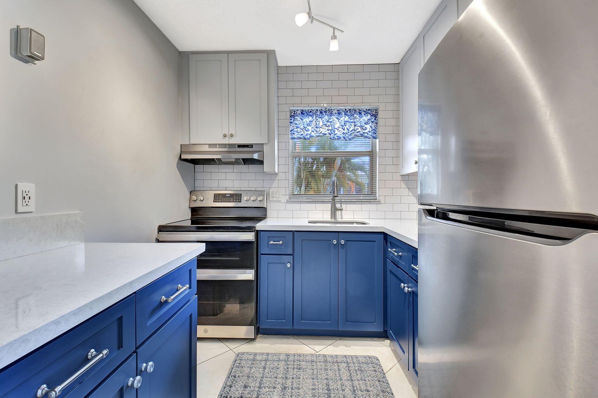 SNUG HARBOR GARDENS CONDO - Residential